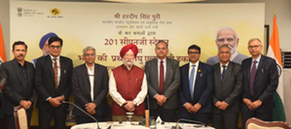 केंद्र ने हरित अर्थव्यवस्था को बढ़ावा देने के लिए 17 राज्यों में 200 सीएनजी स्टेशन शुरू किए केंद्र ने हरित अर्थव्यवस्था को बढ़ावा देने के लिए 17 राज्यों में 200 सीएनजी स्टेशन शुरू किए